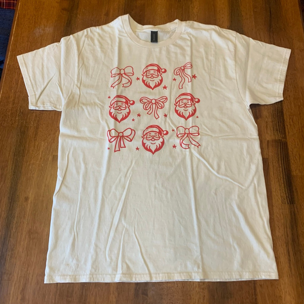 Gildan Christmas Graphic T-shirt Large Cream Red Santa Bow Design
